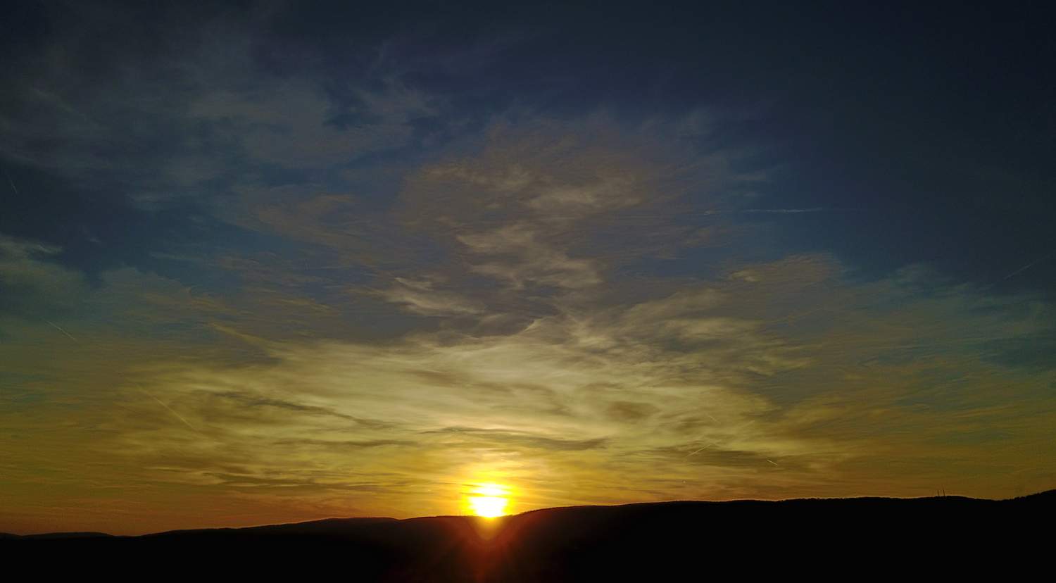  - This is one of those sunsets I was talking about. Here, we're above the trees, but still lower than the mountain. - Tony Karp, design, art, photography, techno-impressionist, techno-impressionism, aerial photography , drone , drones , dji , mavic pro , video , 3D printing - Books -