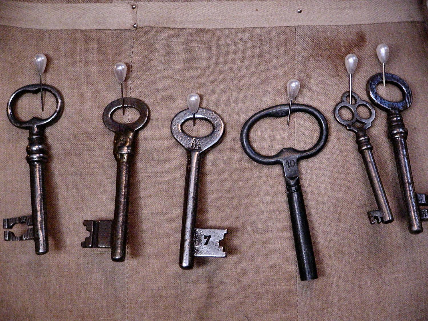  - I wonder what these keys once opened and what stories they could tell. - - Olympus C-2100UZ - Olympus C-2100 Ultra Zoom - Tony Karp, design, art, photography, techno-impressionist, techno-impressionism, aerial photography , drone , drones , dji , mavic pro , video , 3D printing - Books -