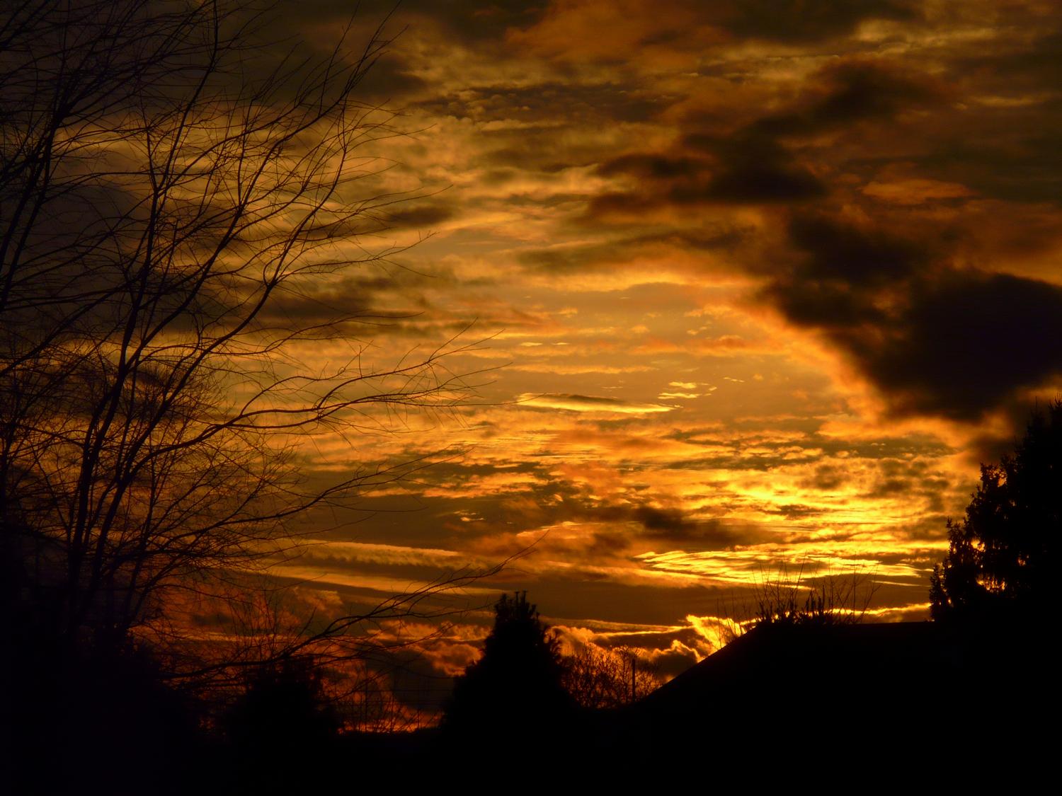 A later close-up of the sunset - The DMC-FZ18, a sunset,  and a glass of beer - Tony Karp, design, art, photography, techno-impressionist, techno-impressionism, aerial photography , drone , drones , dji , mavic pro , video , 3D printing - Books -