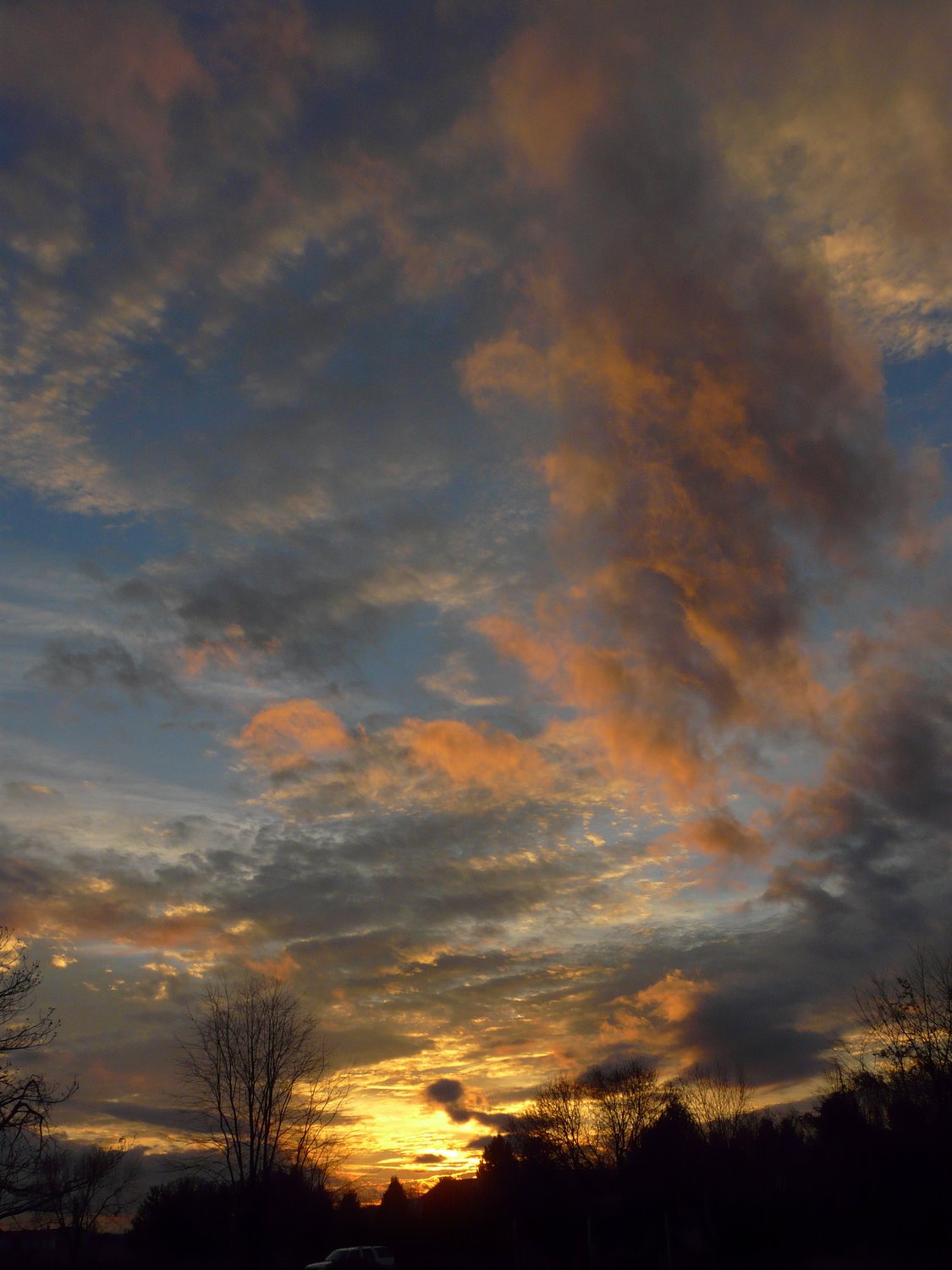 Sunset with illuminated clouds - The DMC-FZ18, a sunset,  and a glass of beer - Tony Karp, design, art, photography, techno-impressionist, techno-impressionism, aerial photography , drone , drones , dji , mavic pro , video , 3D printing - Books -