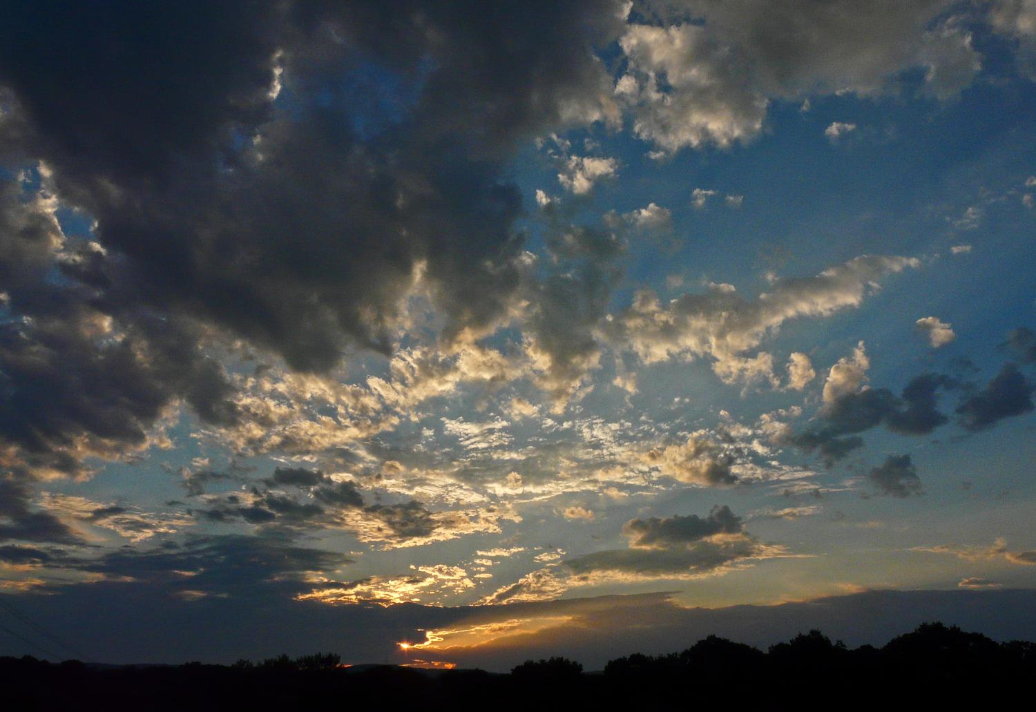  - Nice vista. Sun's behind the clouds, but it will be out in a minute. Let's step back a little. - Sunset and the far-up lens -- Panasonic DMC-FZ18 - Tony Karp, design, art, photography, techno-impressionist, techno-impressionism, aerial photography , drone , drones , dji , mavic pro , video , 3D printing - Books -