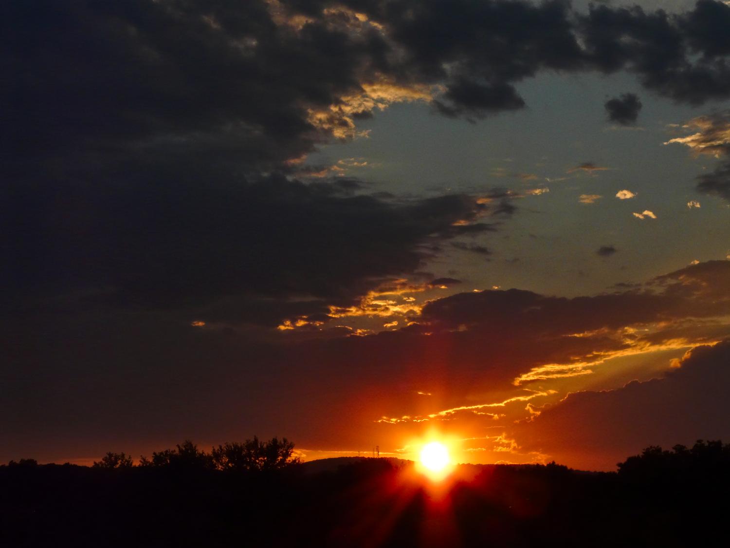  - Here we can see the clouds overhead. - Sunset and the far-up lens -- Panasonic DMC-FZ18 - Tony Karp, design, art, photography, techno-impressionist, techno-impressionism, aerial photography , drone , drones , dji , mavic pro , video , 3D printing - Books -