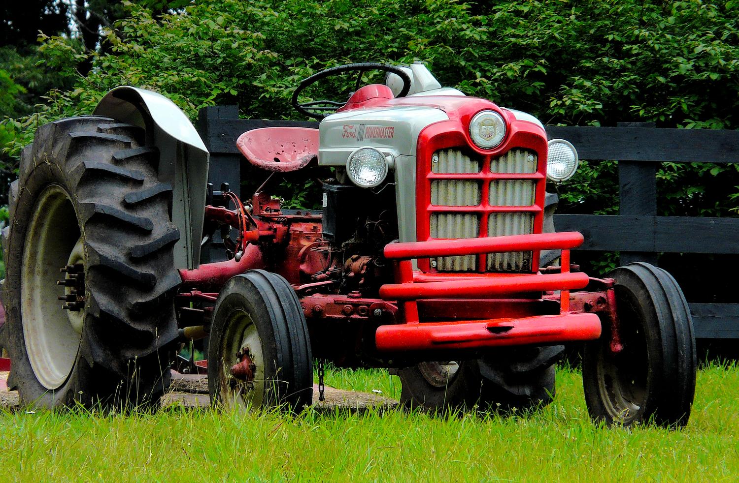 Old Ford tractor - A neighbor has lovingly restored this old tractor. - Panasonic DMC-FZ18 - Tony Karp, design, art, photography, techno-impressionist, techno-impressionism, aerial photography , drone , drones , dji , mavic pro , video , 3D printing - Books -