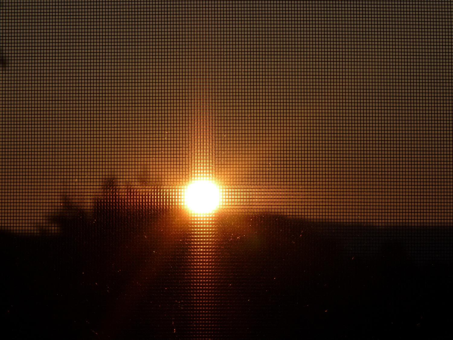 the sun as seen through a screen - Screen test - Panasonic DMC-FZ28 - Tony Karp, design, art, photography, techno-impressionist, techno-impressionism, aerial photography , drone , drones , dji , mavic pro , video , 3D printing - Books -