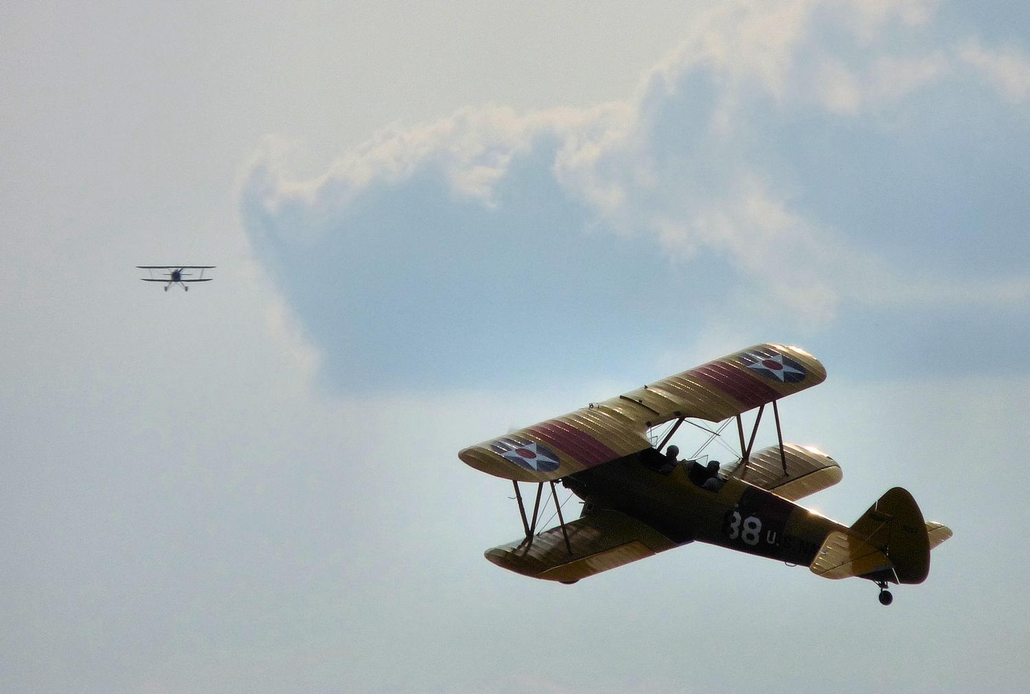 airplane in pursuit - In pursuit - Panasonic DMC-FZ28 - 1/300sec @ F8, 100 ISO, 486mm equivalent - Tony Karp, design, art, photography, techno-impressionist, techno-impressionism, aerial photography , drone , drones , dji , mavic pro , video , 3D printing - Books -