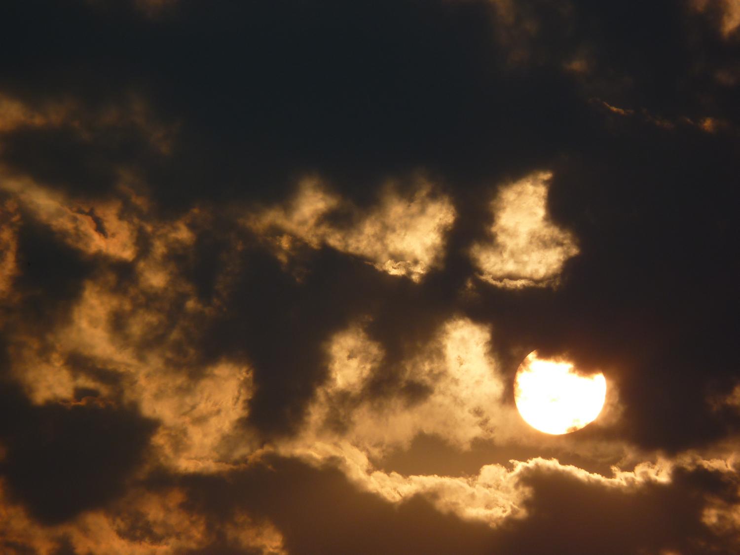  - Zooming in to a close-up of the sky. - Panasonic DMC-FZ35 - Tony Karp, design, art, photography, techno-impressionist, techno-impressionism, aerial photography , drone , drones , dji , mavic pro , video , 3D printing - Books -