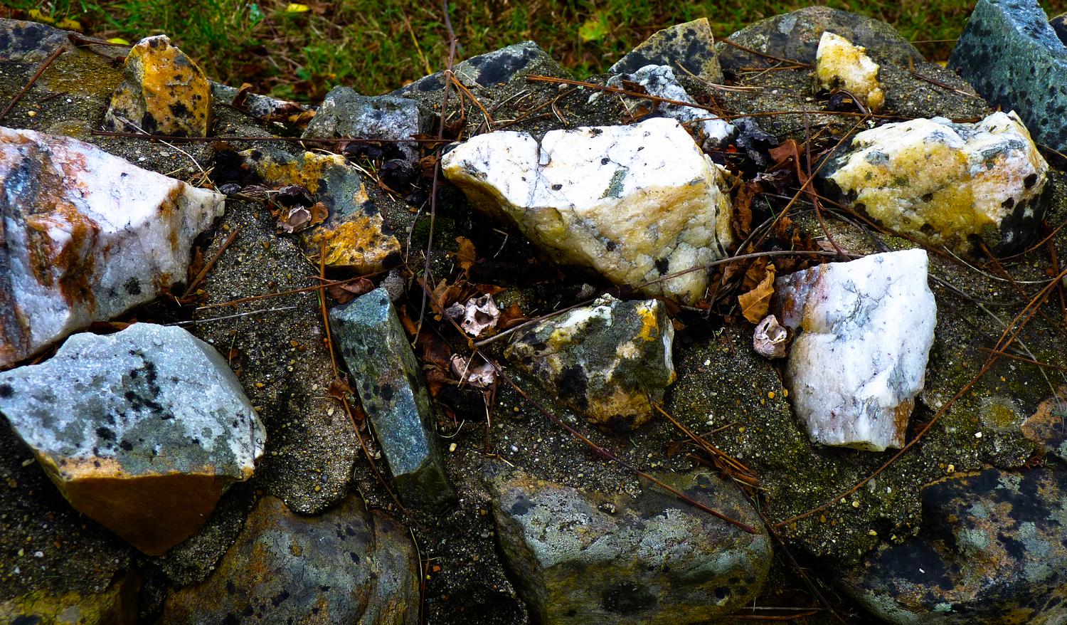  - Some rocks set into the top of a stone wall. - Panasonic DMC-FZ35 - Tony Karp, design, art, photography, techno-impressionist, techno-impressionism, aerial photography , drone , drones , dji , mavic pro , video , 3D printing - Books -