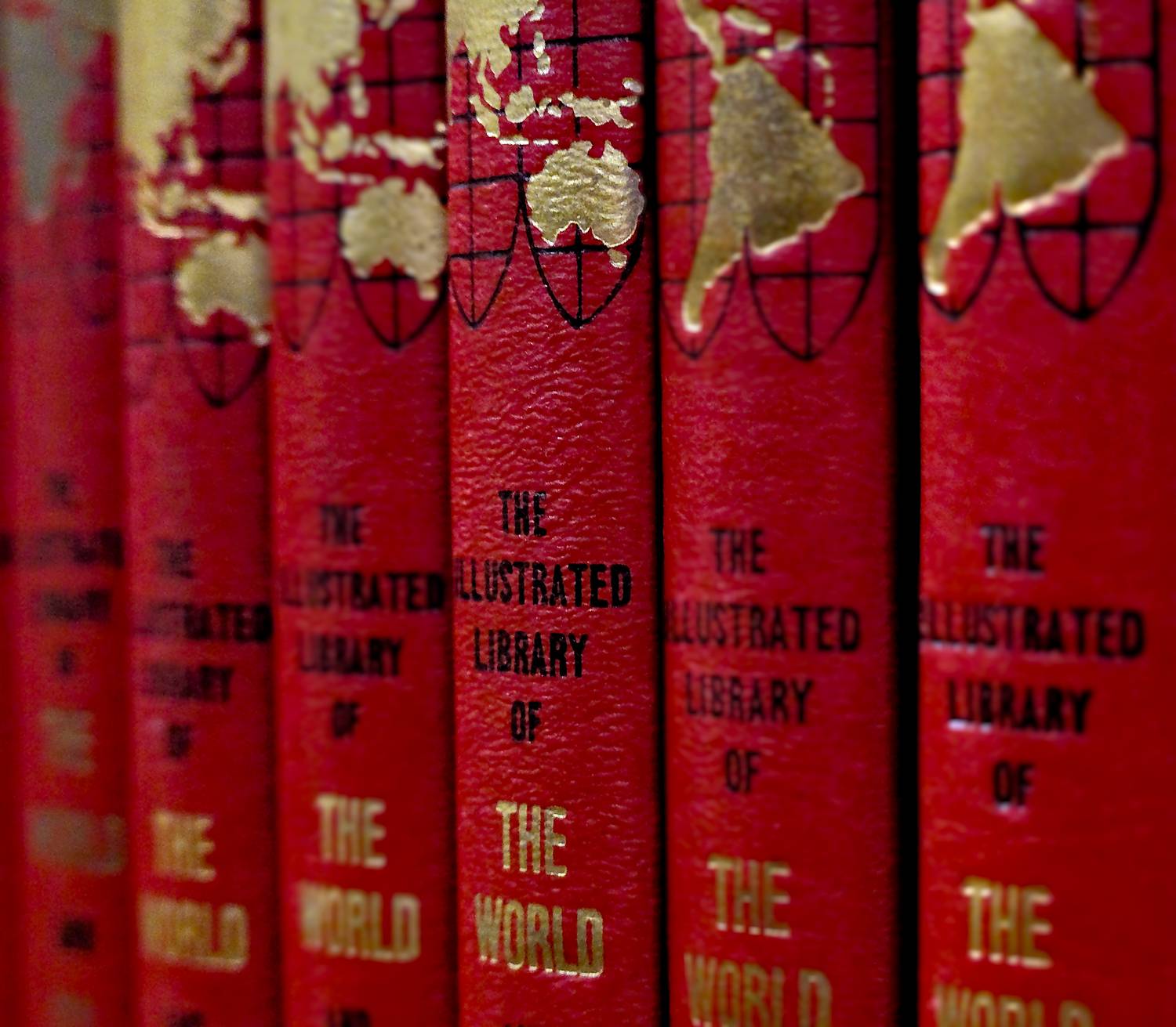  - What the Wikipedia used to look like.  - Purcellville Virginia -  Sony Rx100 M6 - Curiosity shop -  It's Bazaar on 21st Street  - Tony Karp, design, art, photography, techno-impressionist, techno-impressionism, aerial photography , drone , drones , dji , mavic pro , video , 3D printing - Books -