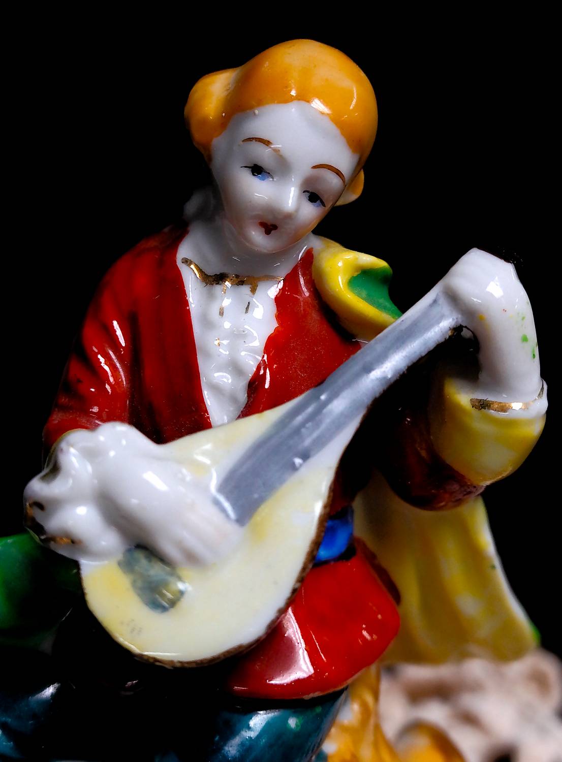  -  Let me play you a song with my lute. - Purcellville Virginia -  Sony Rx100 M6 - Curiosity shop -  It's Bazaar on 21st Street  - Tony Karp, design, art, photography, techno-impressionist, techno-impressionism, aerial photography , drone , drones , dji , mavic pro , video , 3D printing - Books -